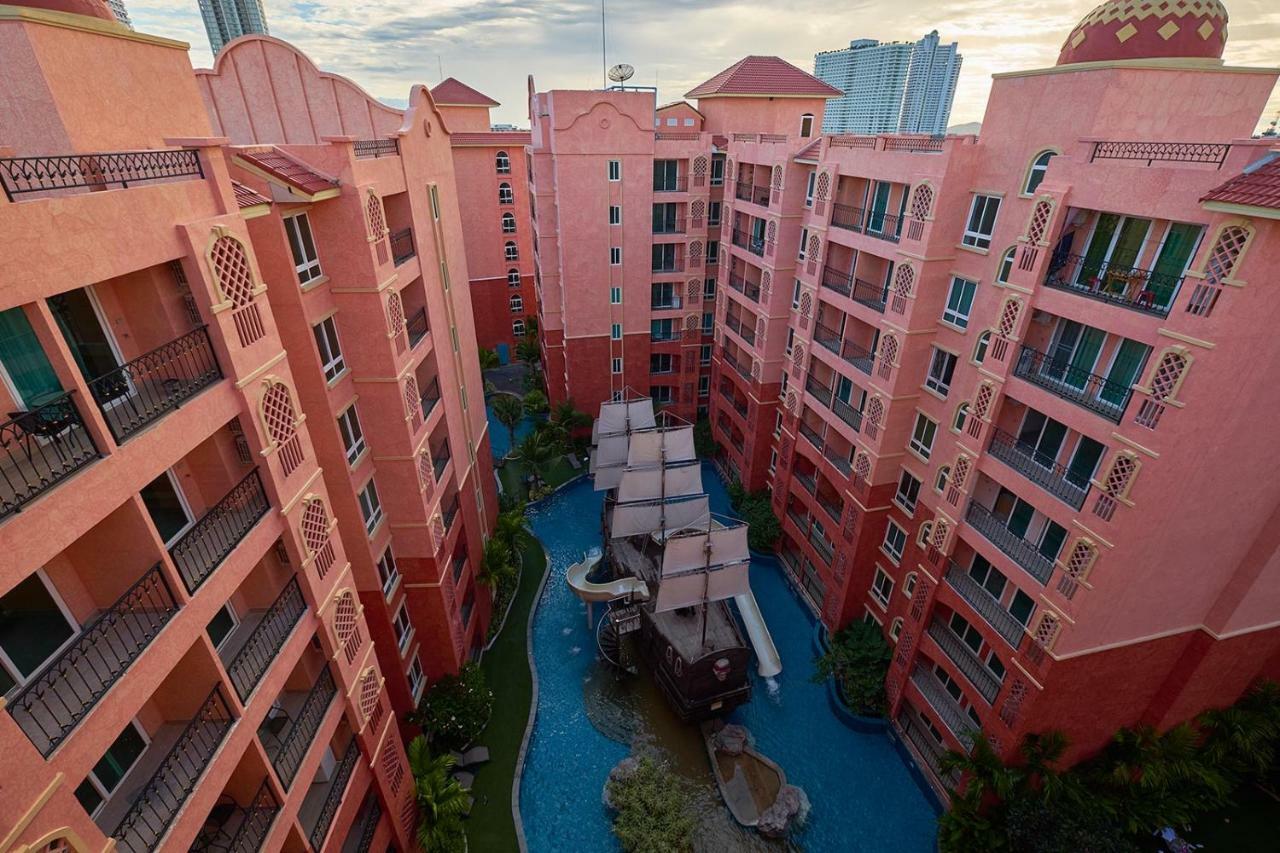 Seven Seas Condo Resort By Jay Jay Praia de Jomtien Exterior foto